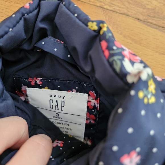 Gap Toddler Puffer Vest - Picture 2 of 2
